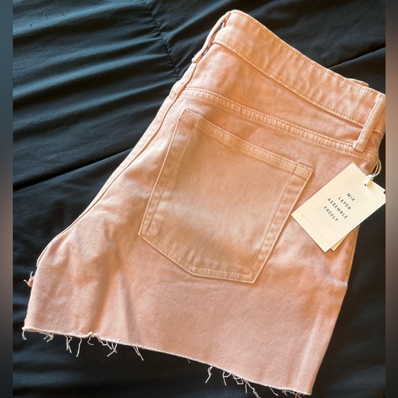 Pants - 🛍️2/$10‼️🛍️Pale pink denim shorts
